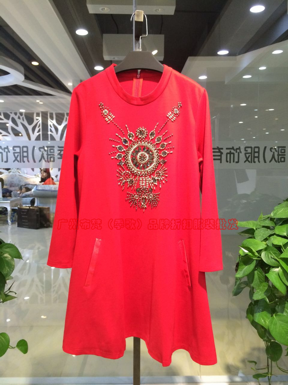 供應15年歐洲站春夏女裝批發(fā)廣州布梵