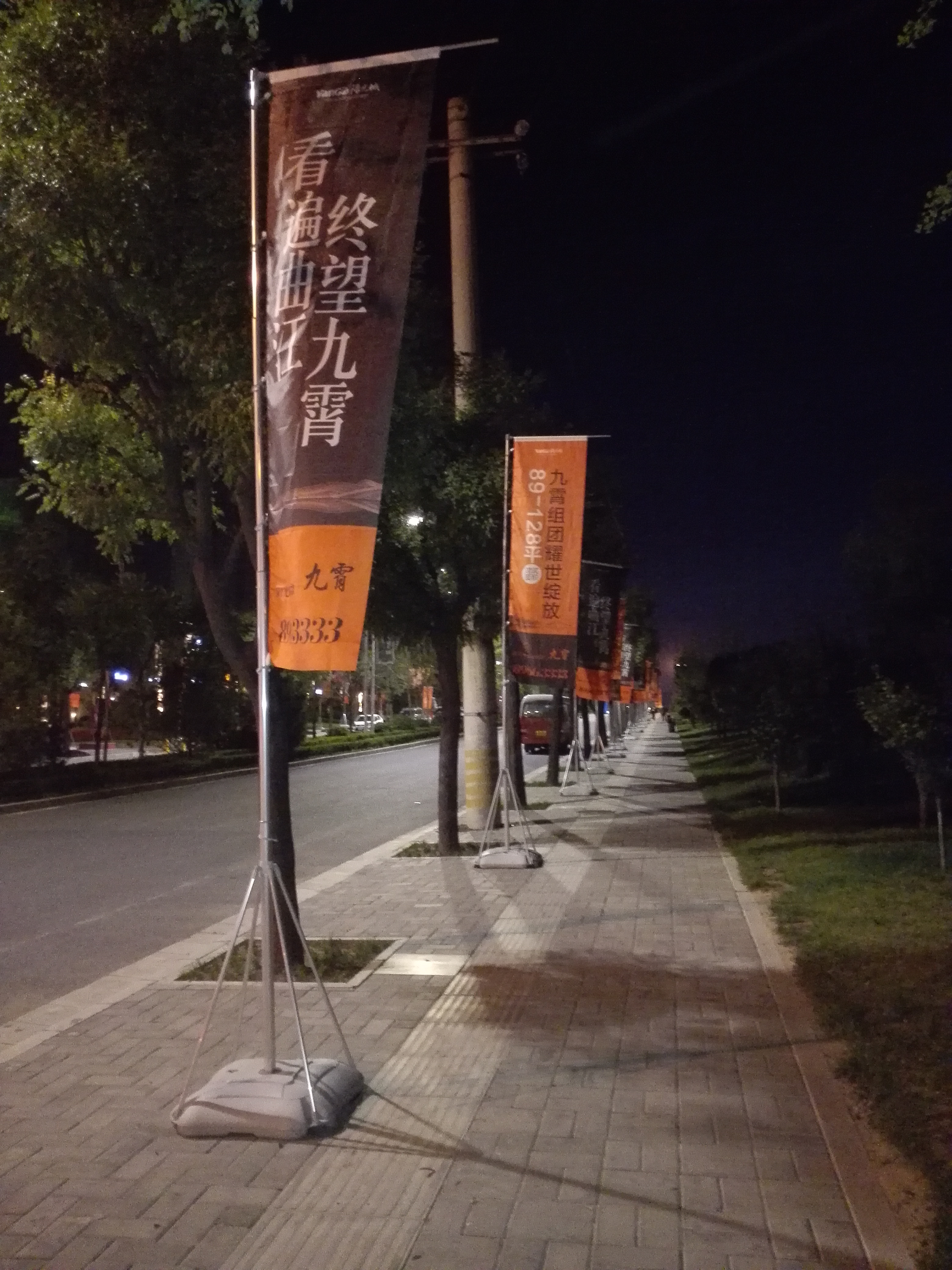 供應(yīng)西安哪里有注水刀旗制作