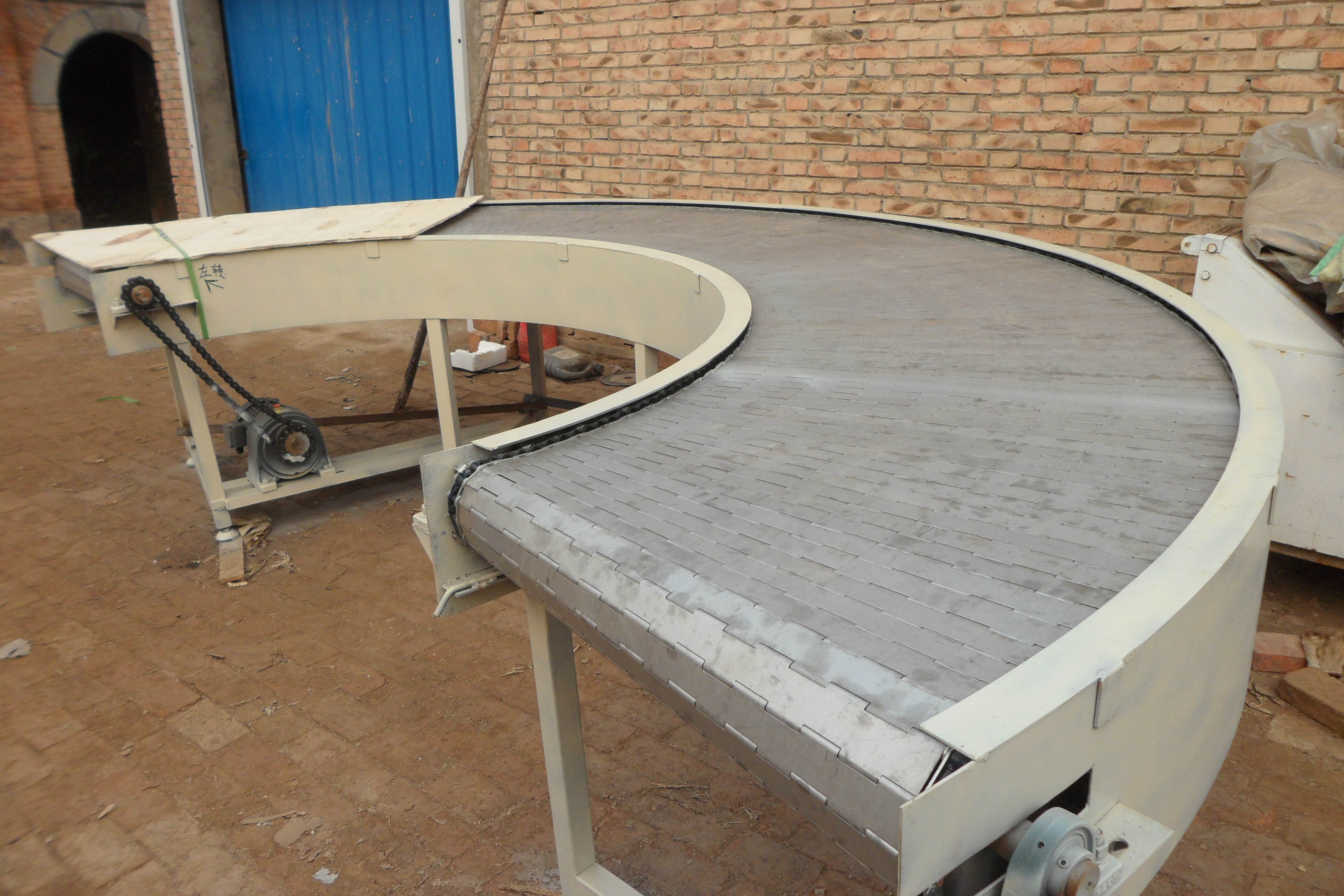 供應(yīng)轉(zhuǎn)彎輸送機(jī)網(wǎng)鏈生產(chǎn)廠家廠家直銷