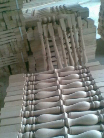 供應(yīng)用于樓梯的實(shí)木樓梯立柱扶手