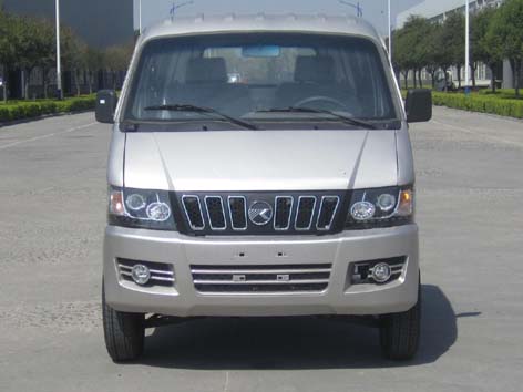 供應(yīng)凱馬電動(dòng)環(huán)衛(wèi)車_電動(dòng)勾臂垃圾車