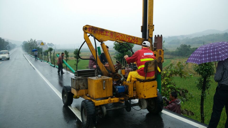 供應(yīng)用于高速公路的湖南波形護(hù)欄生產(chǎn)廠家