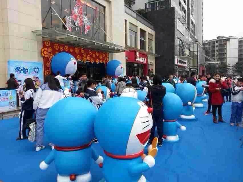 供應(yīng)常州卡通小黃人哆啦A夢廠家出售，景觀雕塑制作廠家卡通人偶哆啦A夢小黃人出售