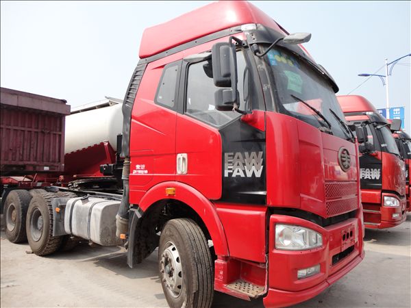 供應(yīng)二手東風(fēng)*半掛車頭便宜了 二手東風(fēng)*半掛車頭二手貨車