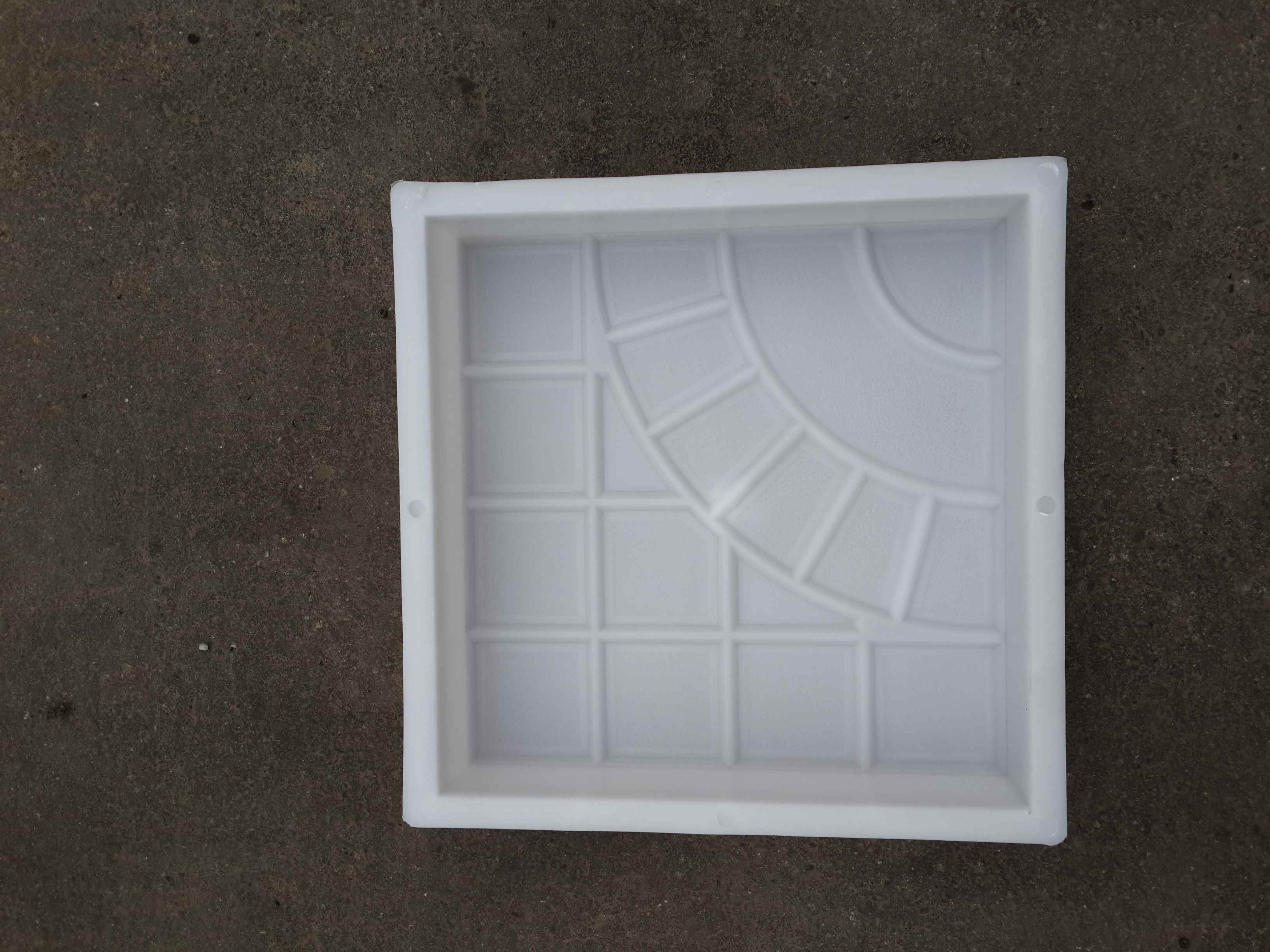 供應(yīng)保定勇鑫彩磚彩瓦模具量大從優(yōu)