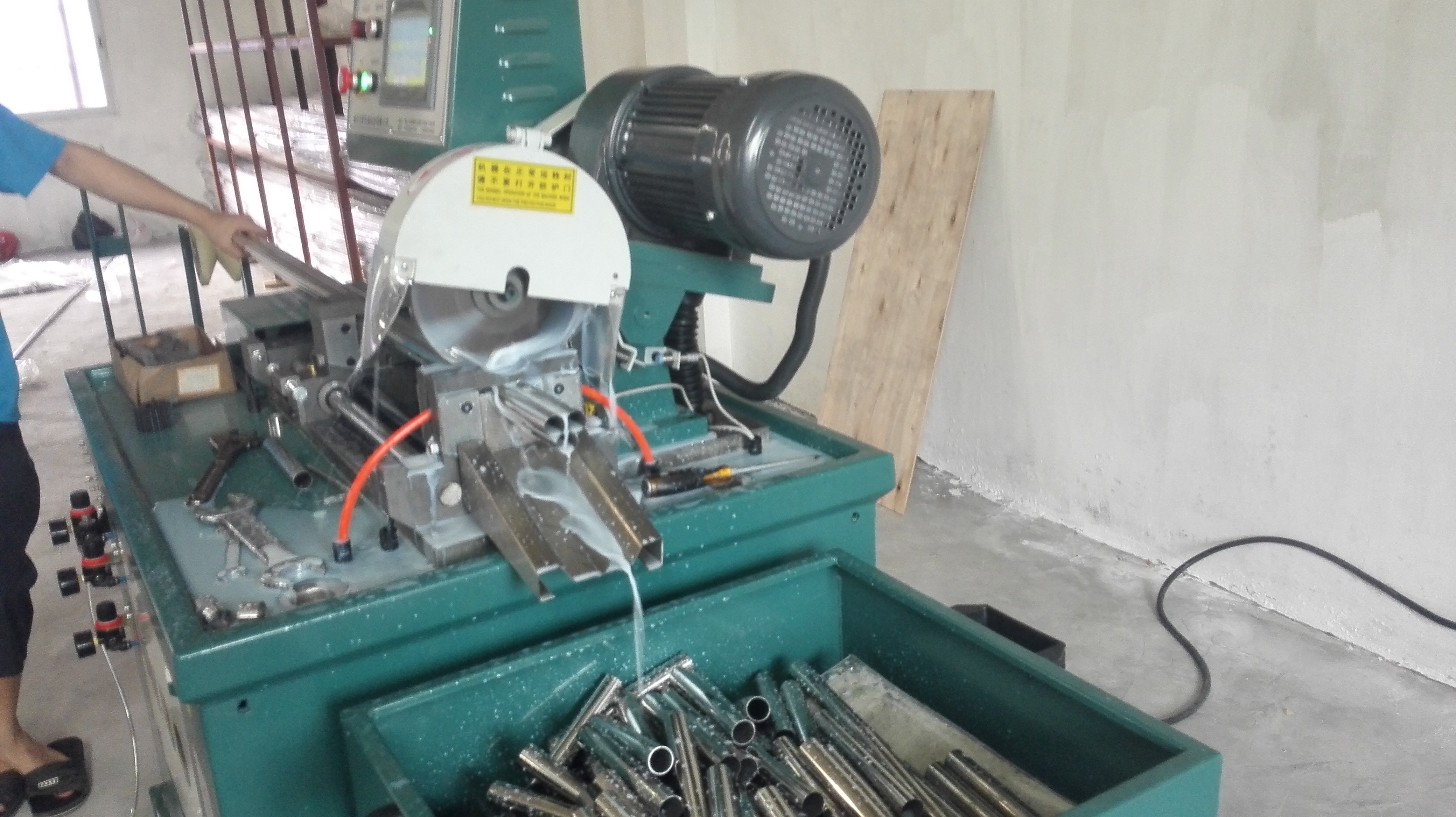 供應(yīng)寧波不銹鋼管切管機(jī) 數(shù)控?zé)o毛刺切管機(jī)