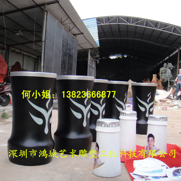 供應(yīng)用于酒廠開業(yè)的半透光玻璃鋼雞尾酒瓶雕塑 玻璃鋼酒瓶雕塑