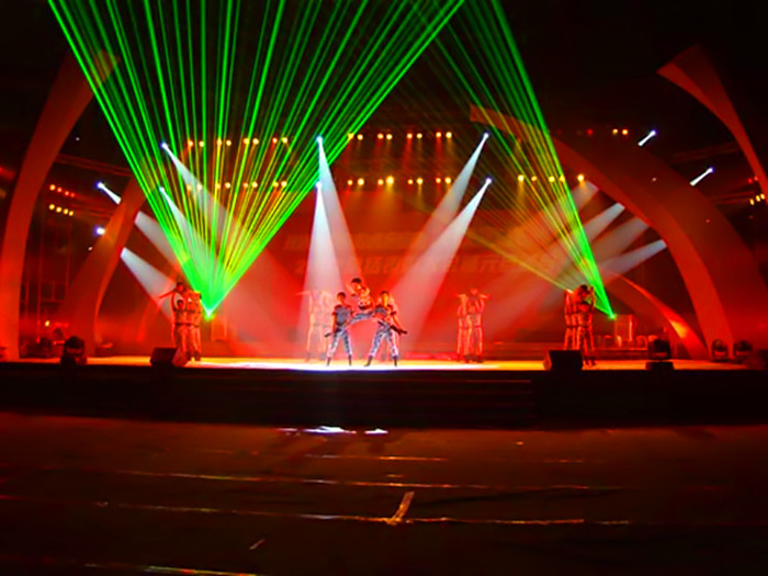 供應(yīng)上海電腦搖頭燈報價批發(fā)零售租賃，彩色激光燈