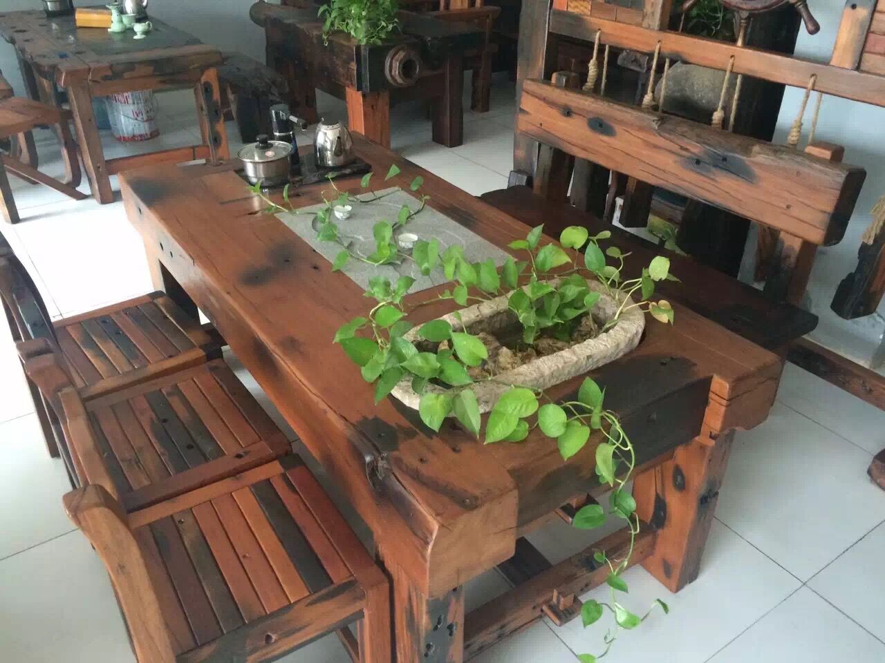 供應(yīng)老船木茶臺(tái)客廳茶幾船木茶桌椅組合老船木茶桌古船木家具茶臺(tái)實(shí)木茶幾戶外陽(yáng)臺(tái)客廳功夫桌椅促銷價(jià)格