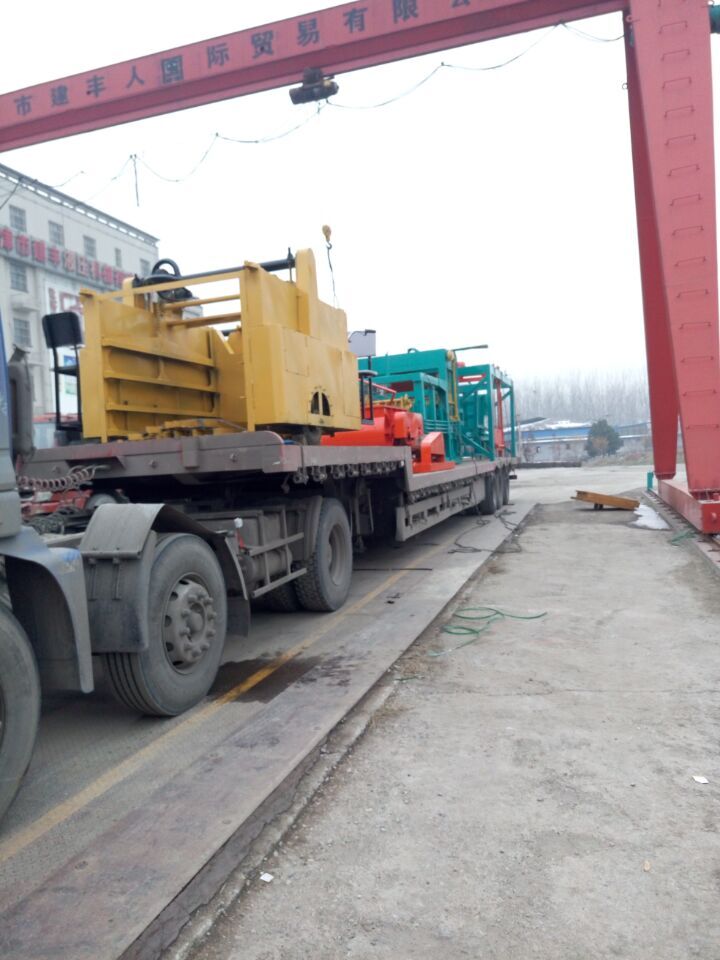 供應(yīng)天津建豐條紋磚機(jī)，致富磚機(jī)