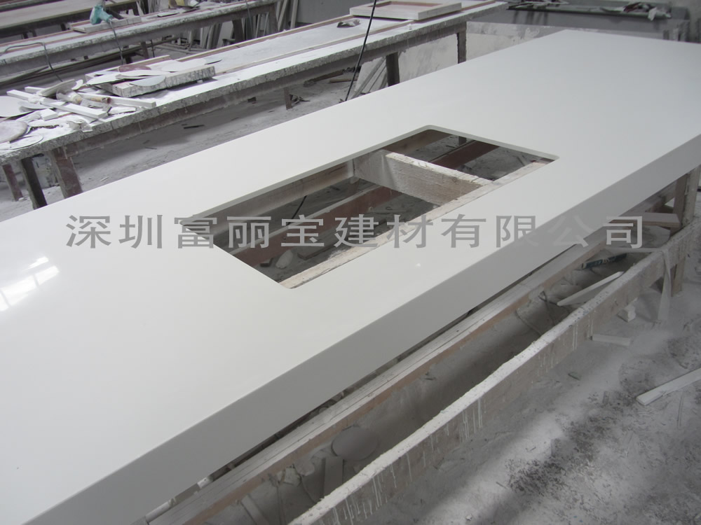 深圳石英石加工廠家供應(yīng)用于櫥柜臺面的深圳純白石英石臺面定制
