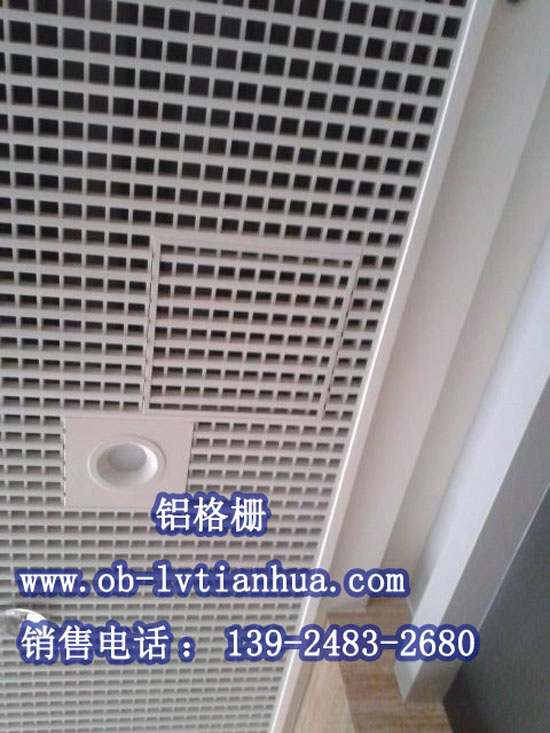 供應(yīng)商場(chǎng)酒吧三角形鋁格柵廠家，黑色鋁格柵報(bào)價(jià)