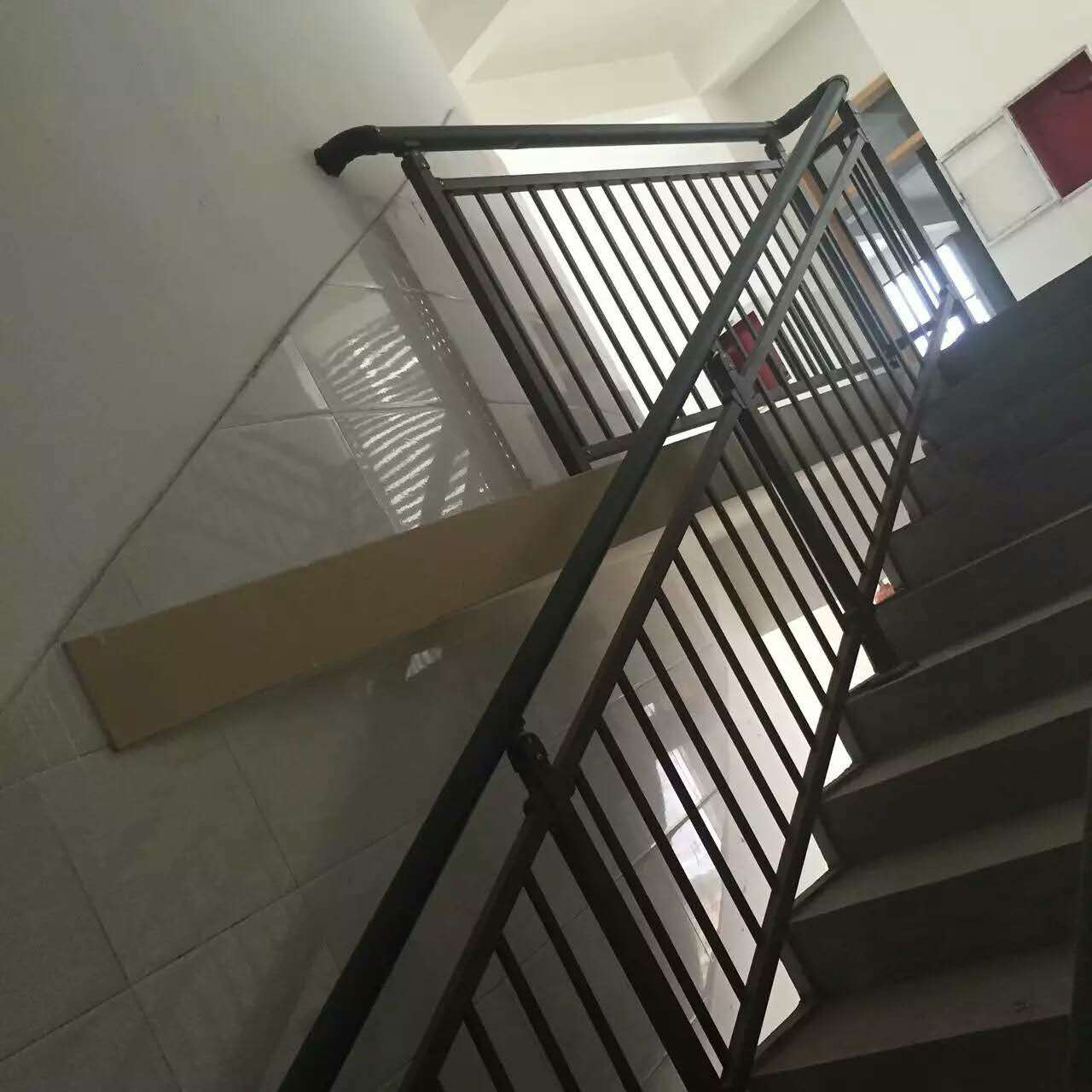 海南鋅鋼樓梯護欄，?？谧o欄廠家，鋅鋼樓梯護欄，鋅鋼樓梯欄桿，鍍鋅樓梯護欄