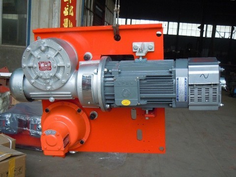 減速機(jī)廠家  減速機(jī)報(bào)價(jià) 供應(yīng)施工升降機(jī)蝸輪蝸桿減速機(jī)  施工升降機(jī)配件