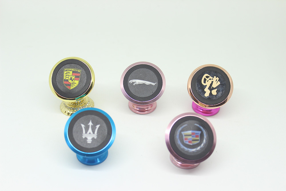 供應(yīng)多功能旋轉(zhuǎn)車載支架車載車充