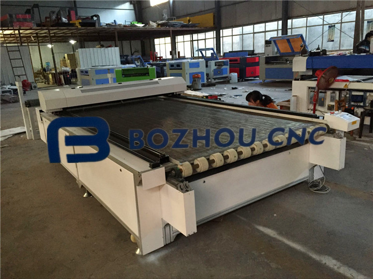 供應(yīng)1626自動(dòng)送料服裝布料裁剪機(jī)