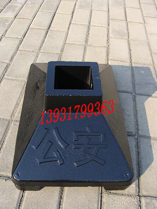 供應(yīng)公路護(hù)欄底座型號(hào) 鑄鐵公路墩規(guī)格· 馬路墩廠家直銷