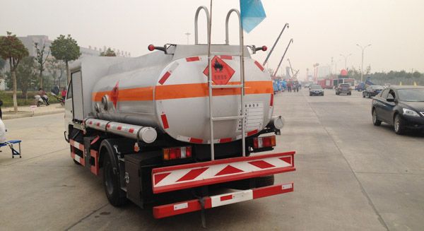 福田加油車 山東加油車流動加油車 油罐車廠家 湖北油罐車運油車