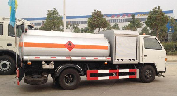 江鈴5噸加油車 運(yùn)油車 流動(dòng)加油車 山東油罐車廠家 湖北油罐車