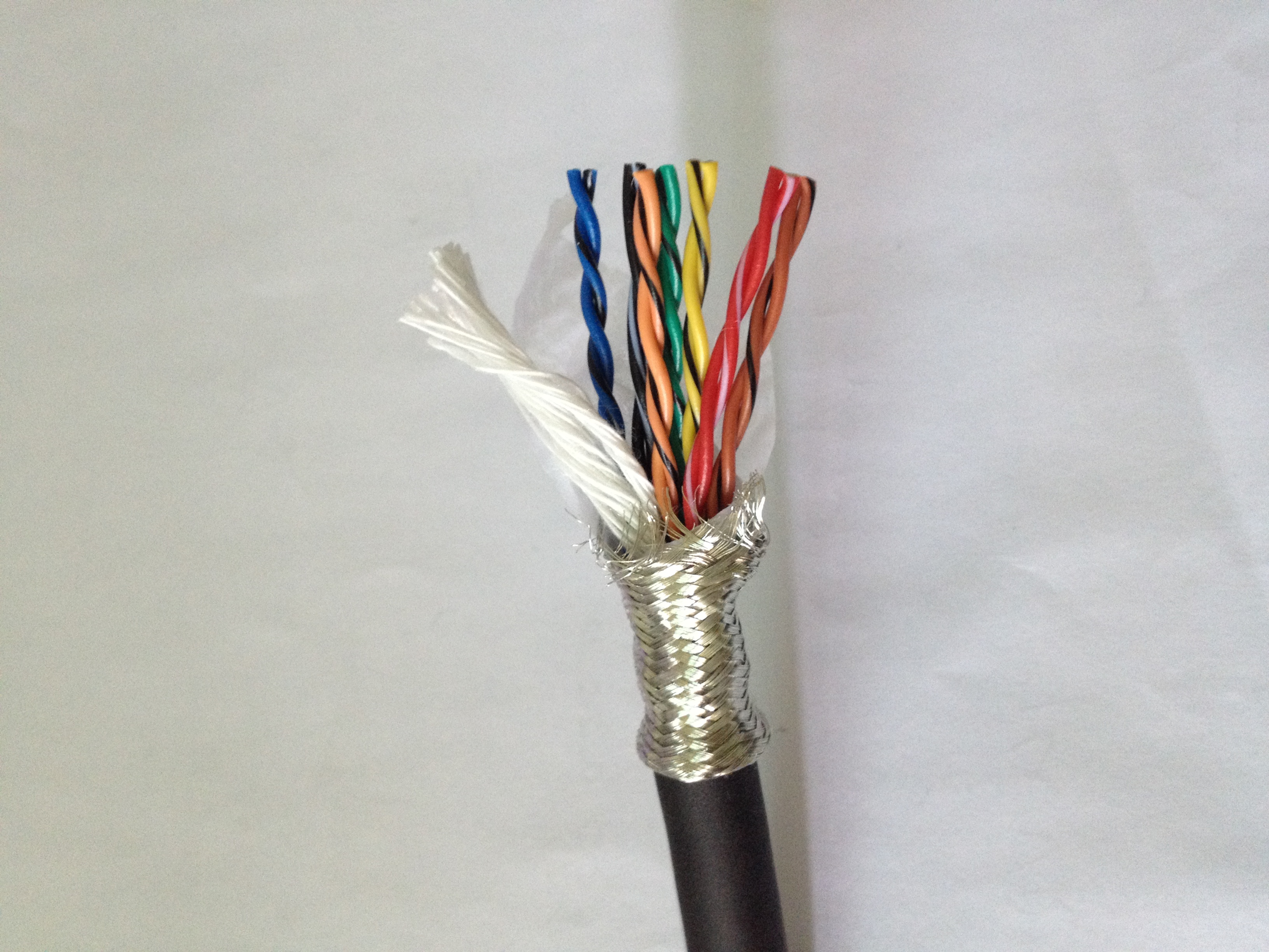 高速拖鏈電纜廠家直銷 經(jīng)濟(jì)型拖鏈電纜批發(fā) 高速運(yùn)動(dòng)拖鏈電纜