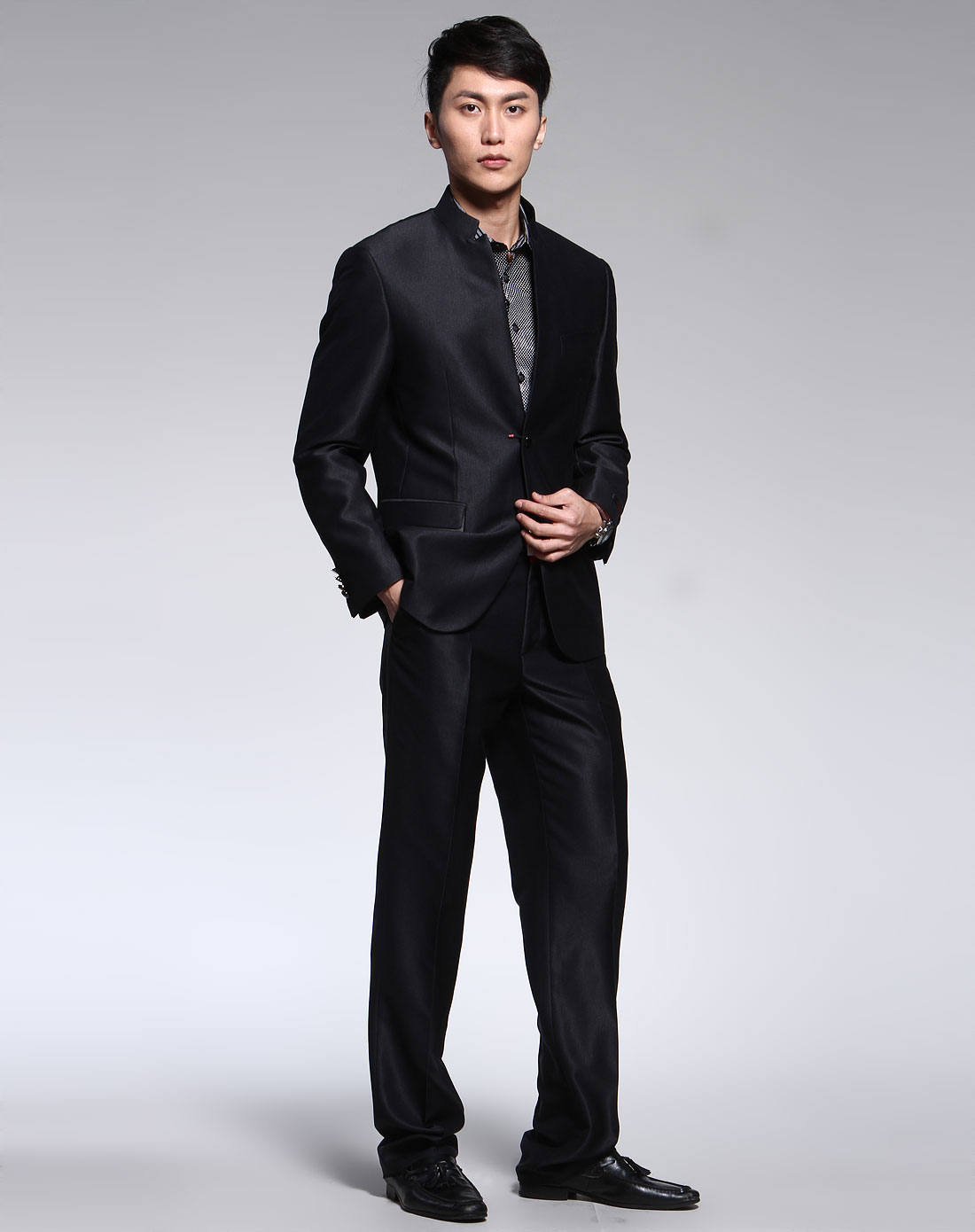 西安西服生產(chǎn)廠家。西安西服定做。西安西服定制