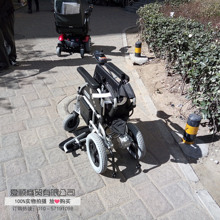 供應(yīng)美利馳P108-2折疊電動輪椅車?yán)夏耆穗娮觿x車殘疾人*福音正品包郵