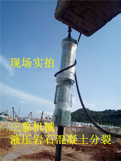 供應吊挖機上的大型機載劈裂機