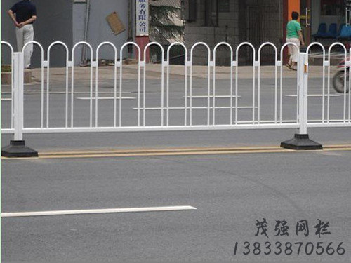 河北道路鋅鋼護(hù)欄批發(fā)，上海道路鋅鋼護(hù)欄多少錢