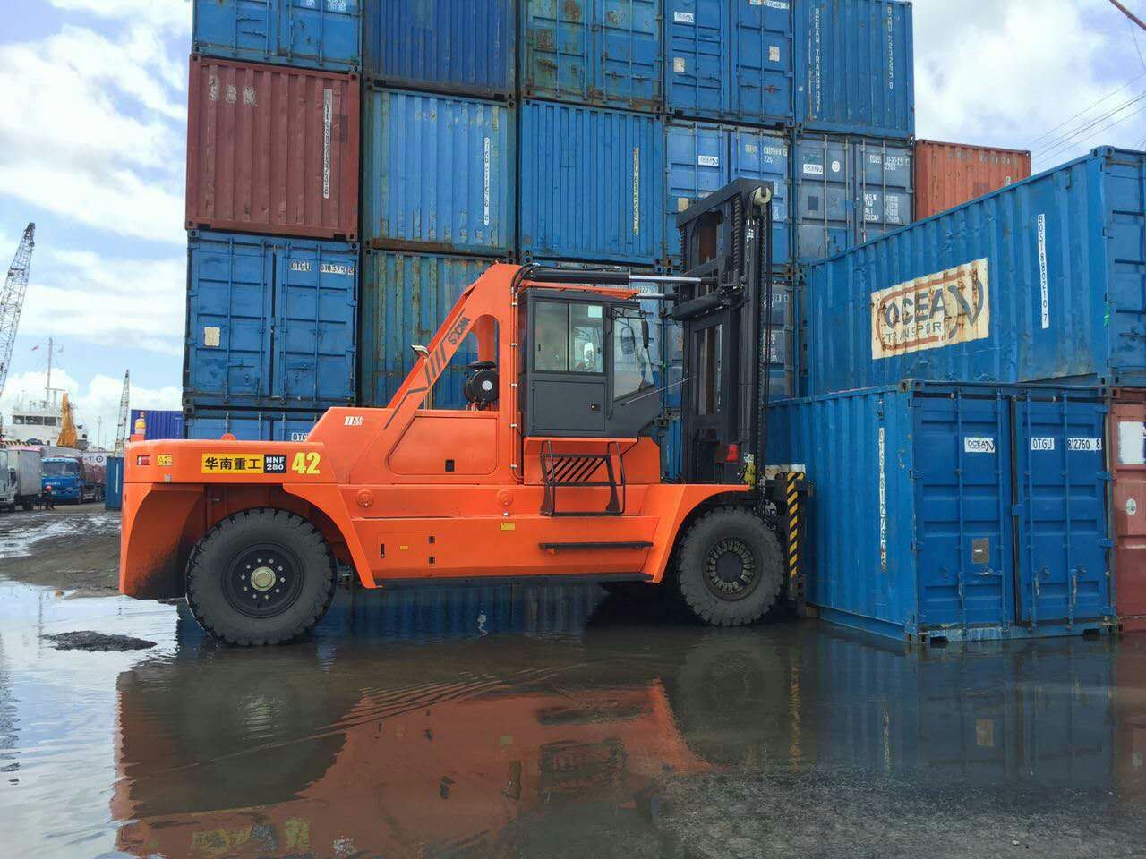 廠家直銷30噸32噸叉車碼頭港區(qū)*大叉車30噸叉車加裝電子秤