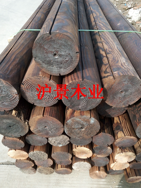 美國(guó)花旗松碳化防腐圓柱廠家生產(chǎn)加工各種規(guī)格材質(zhì)的古建碳化木立柱圓柱