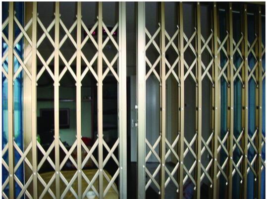 派派門窗供應(yīng)鋁合金拉閘門1.2厚 佛山供應(yīng)鋁合金拉閘門