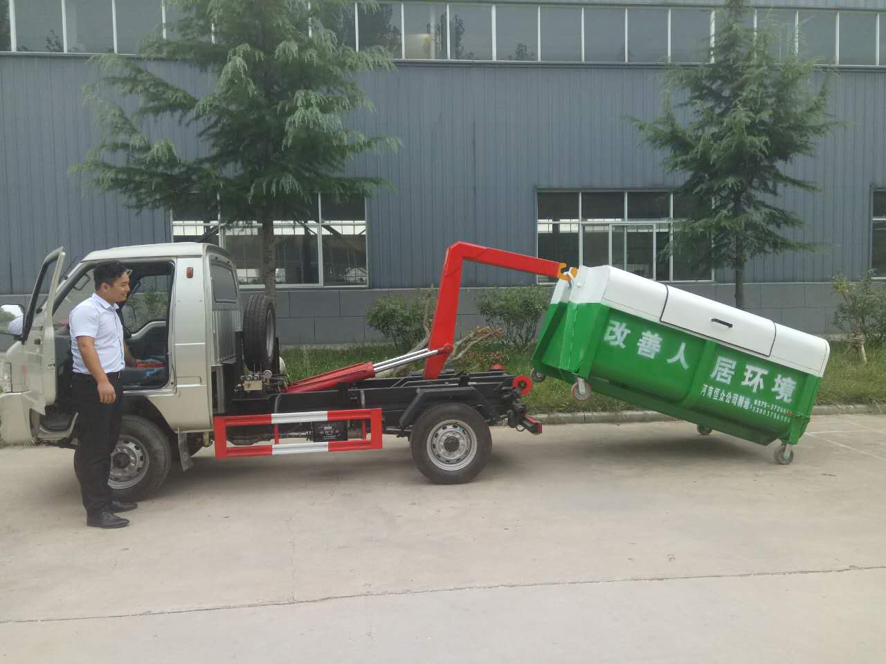 環(huán)保車鉤臂式垃圾車哪家好？鉤臂式垃圾車批發(fā)價(jià)鉤臂式垃圾車廠家供應(yīng)鉤臂式垃圾車廠家直銷鉤臂式垃圾車廠現(xiàn)貨供應(yīng)