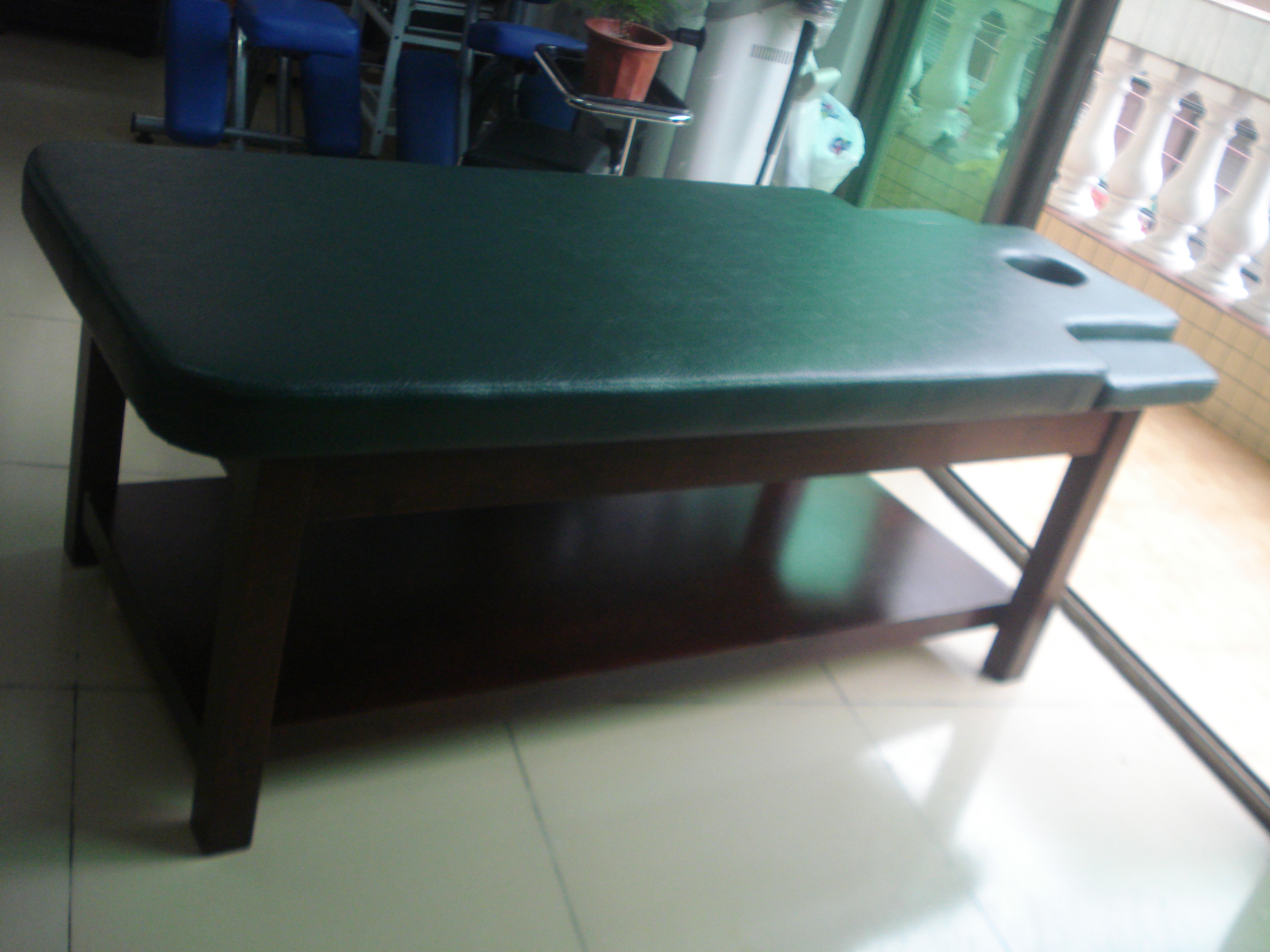 廣州番禺廠家專業(yè)定制實(shí)木美容床 按摩理療床實(shí)木廠家批發(fā)