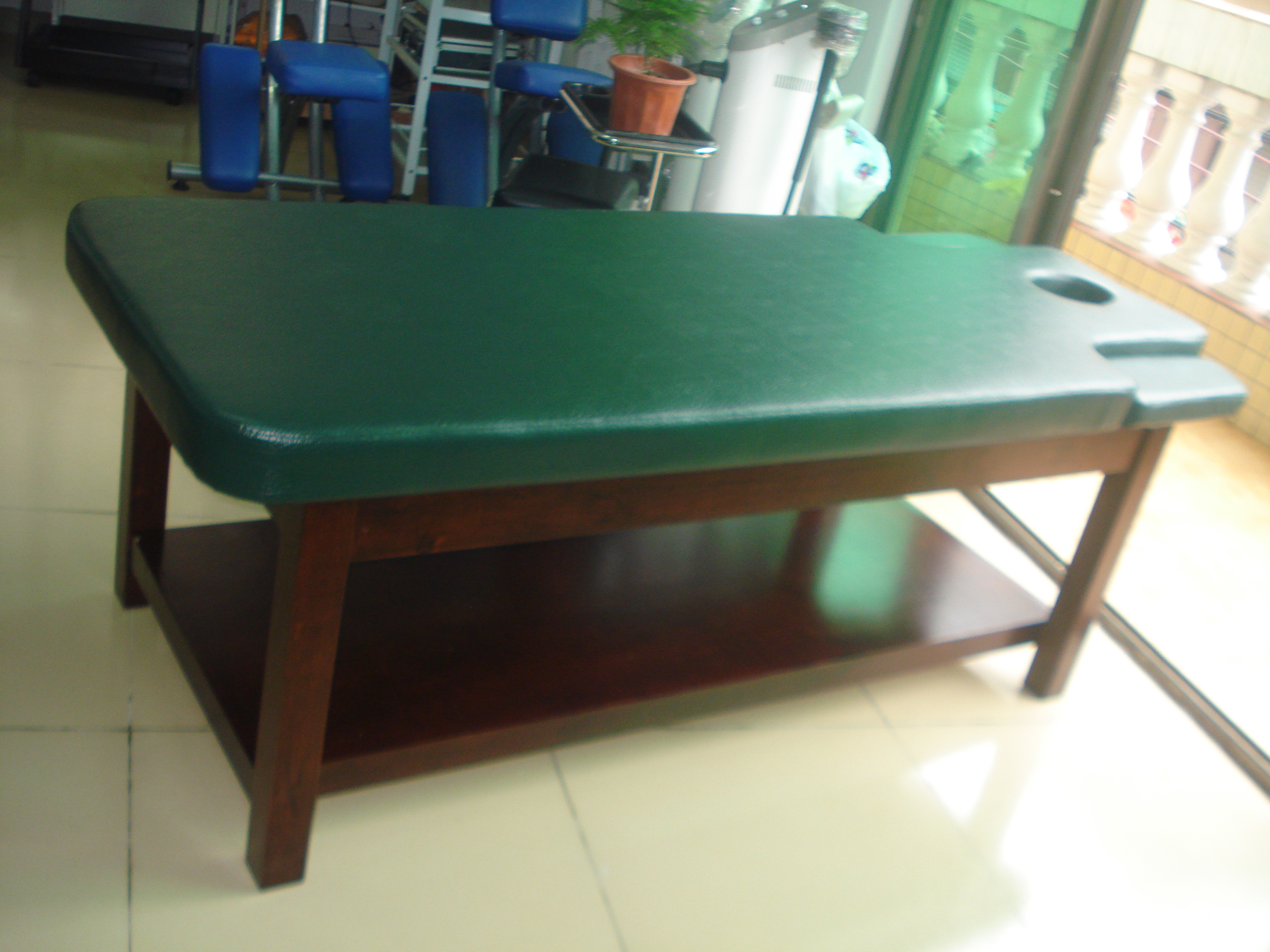 廣州番禺廠家專業(yè)定制實(shí)木美容床 按摩理療床實(shí)木廠家批發(fā)