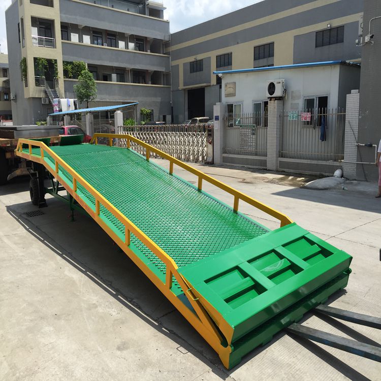 供應(yīng)清城集裝箱移動(dòng)登車橋供貨商登車橋廠家批發(fā)安裝