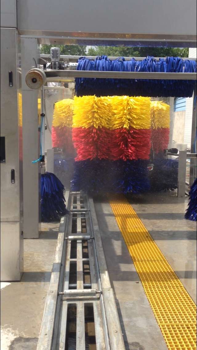 安露智能洗車機*者，引進國外*洗車機制造技術(shù)。