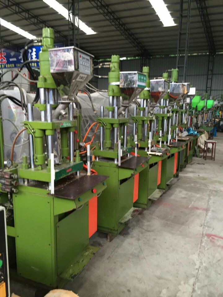 廣東立式注塑機(jī)價(jià)格，廣東立式注塑機(jī)批發(fā)，立式注塑機(jī)批發(fā)價(jià)