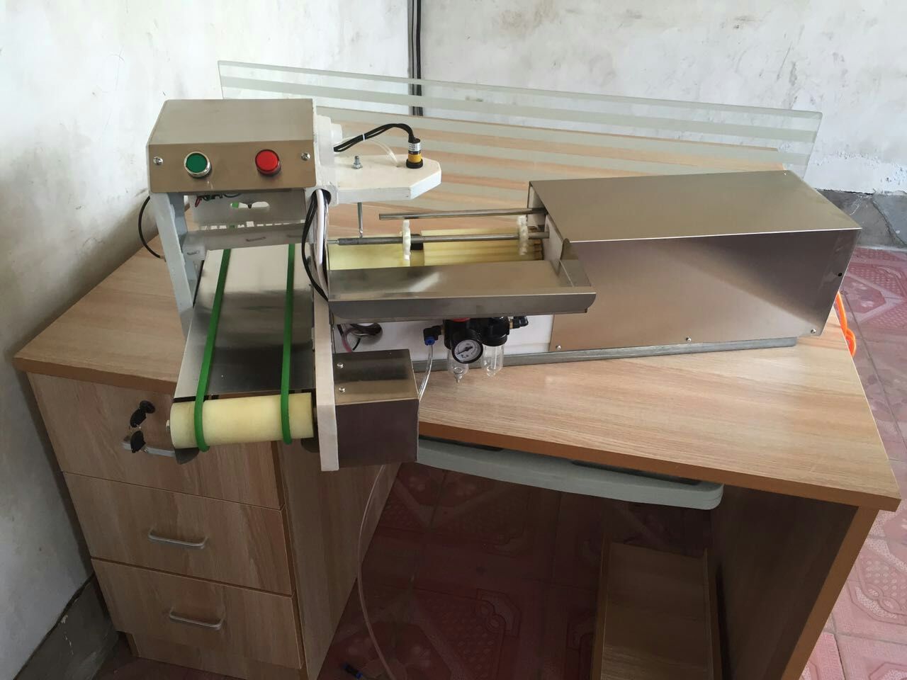 供應(yīng)廠家直全自動穿串機(jī) 自動穿串機(jī)廠家價格