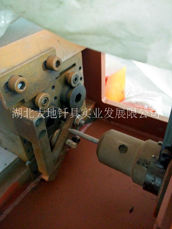PYZ-12T液壓鍛釬機(jī)具有元件通用標(biāo)準(zhǔn)化特點(diǎn)，維修更換特別方便