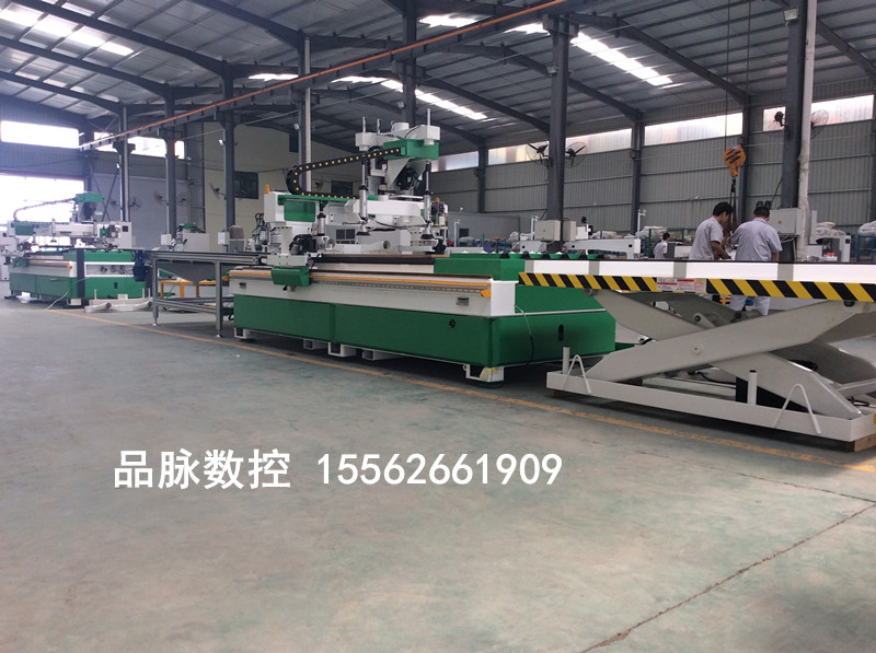板式家具行業(yè)的加工流程以及設(shè)備搭配 板式家具數(shù)控開料機(jī)