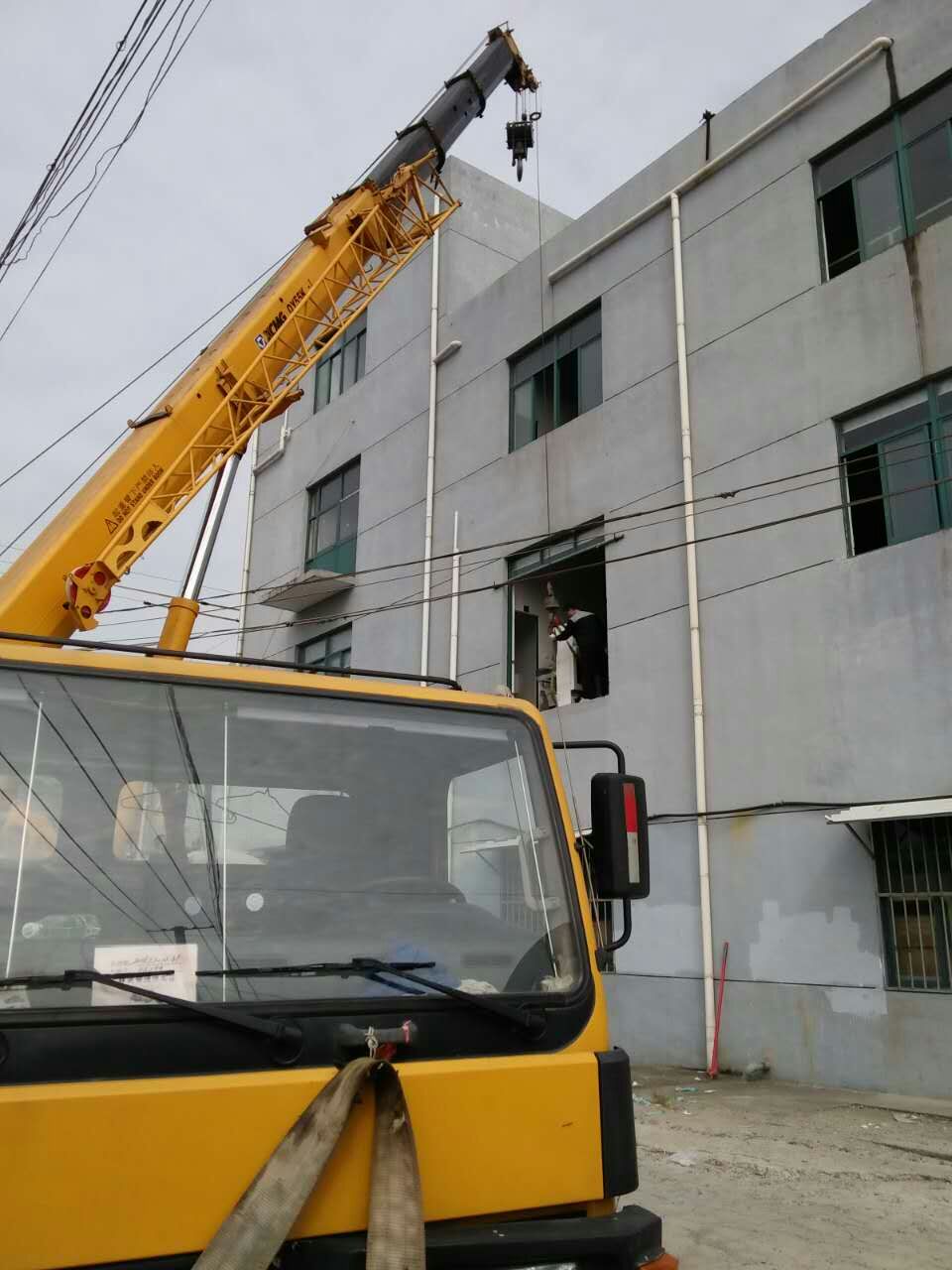 松江區(qū)樂都路榮樂路賃吊機(jī)器安裝 5噸叉車出租 5噸叉車出租汽車吊出租