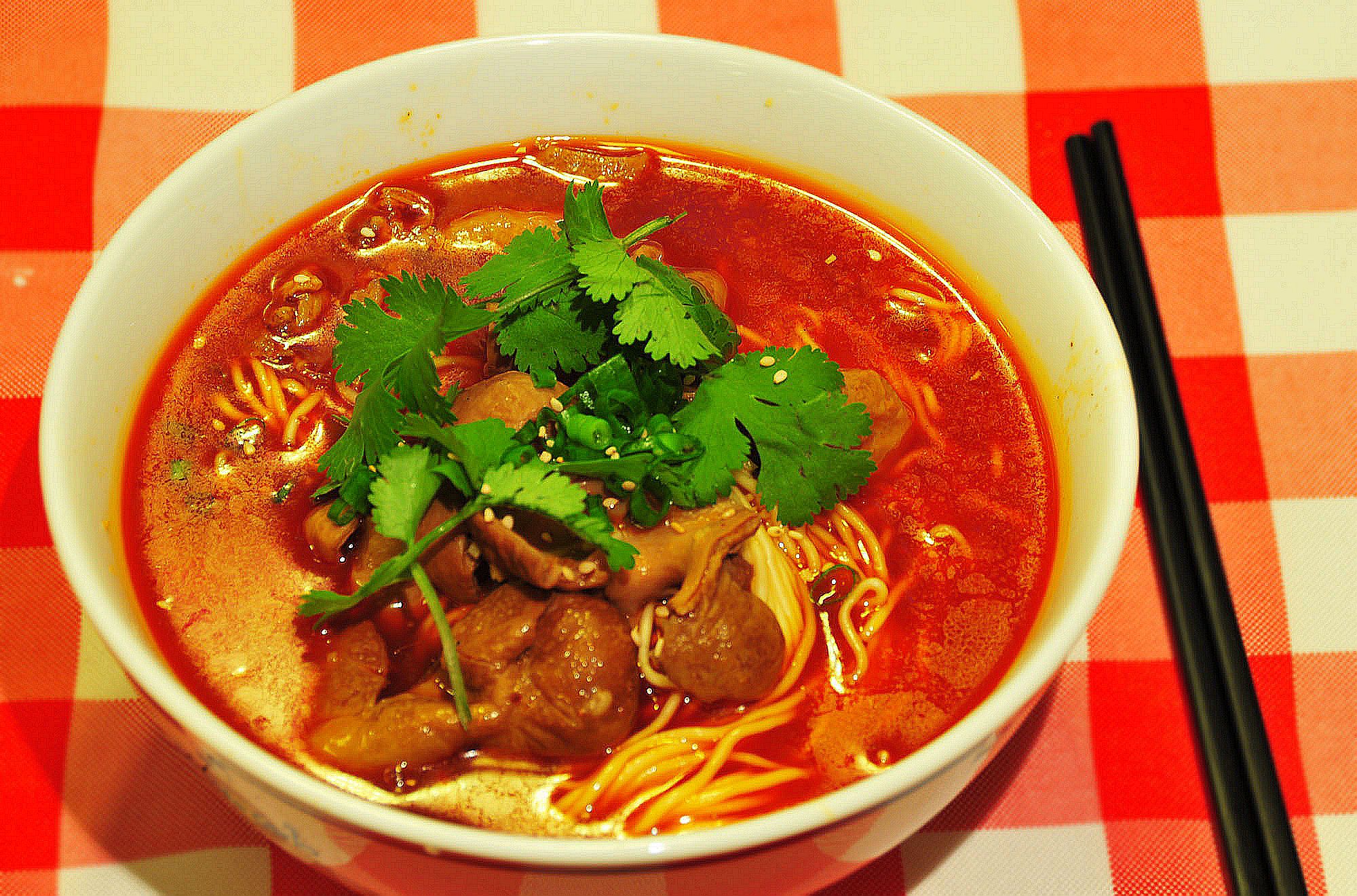 西安涼皮技術(shù)培訓(xùn) 涼皮加盟 涼皮辣椒油做法培訓(xùn) 涼皮培訓(xùn)學(xué)校