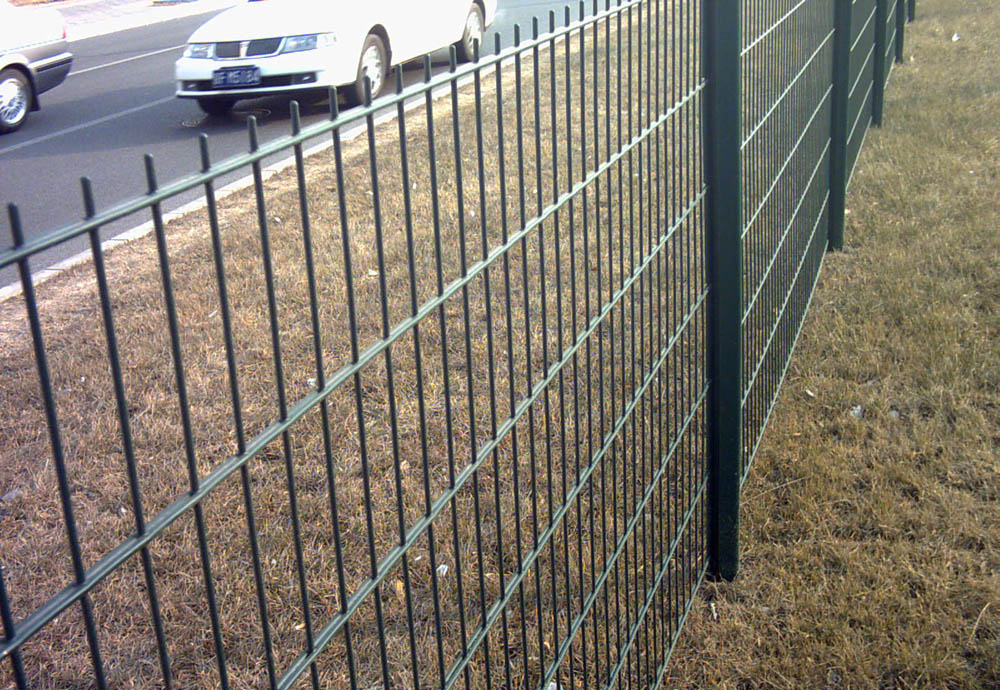 廣東佛山金欄廠生產(chǎn)雙邊絲護(hù)欄 廣東佛山金欄廠生產(chǎn)雙邊絲護(hù)欄價(jià)格