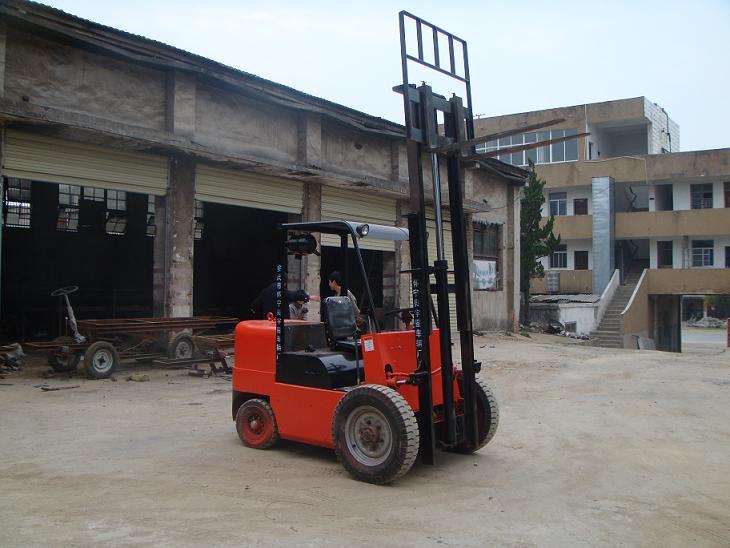 路面磚叉車。安徽省路面磚叉車，安徽省路面磚叉車廠家在哪？