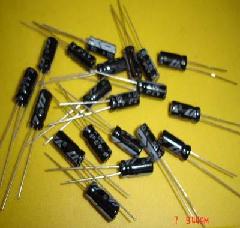 廠家直銷全新直插鋁電解電容  82UF400V   長期現(xiàn)貨供應*