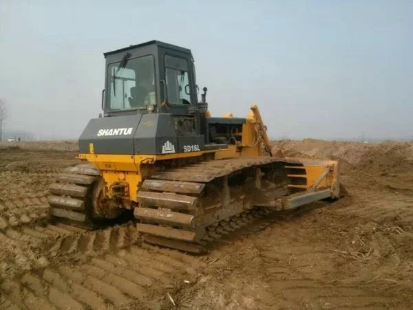 出售二手山推推土機(jī)，9成新濕地推