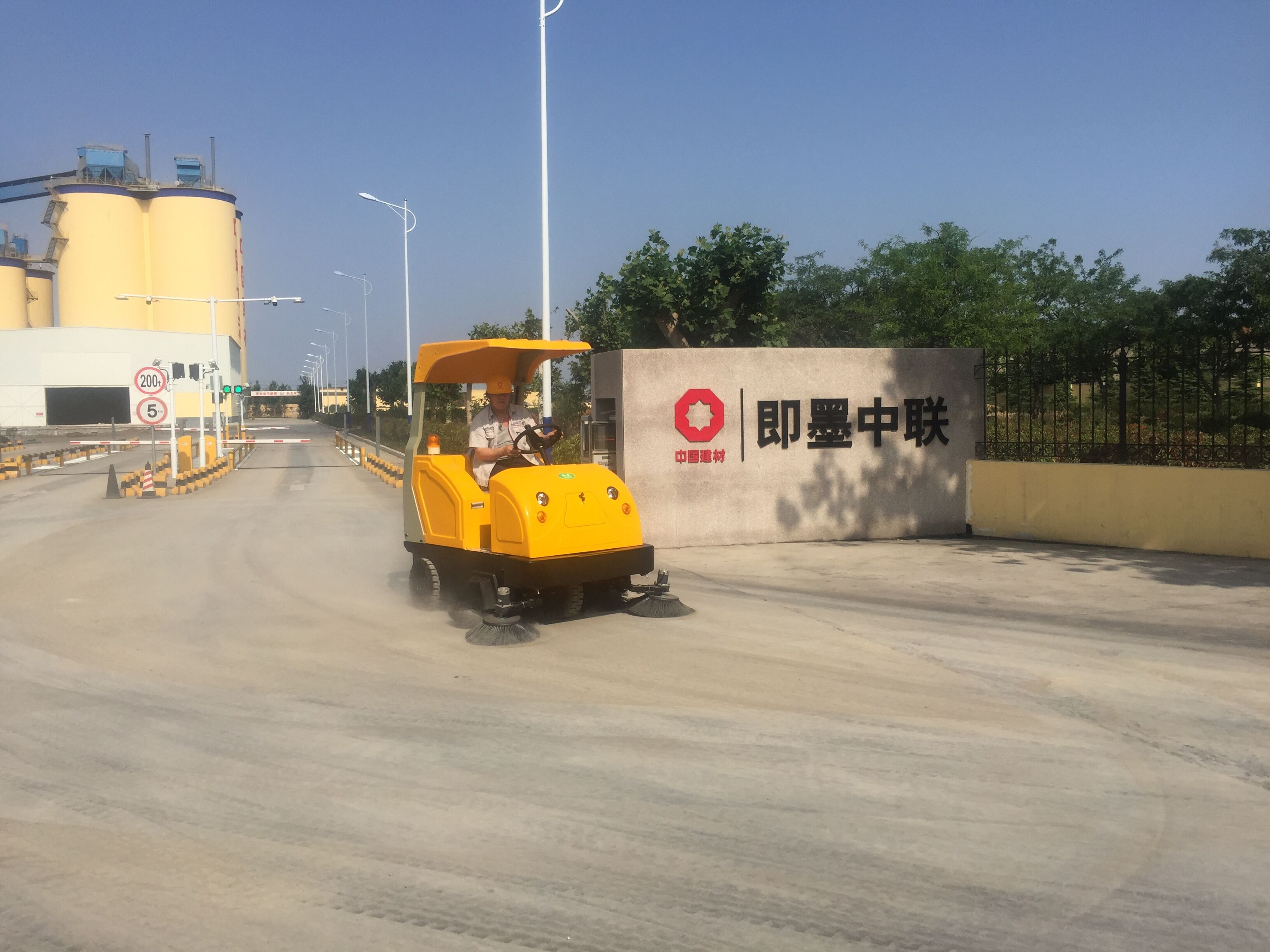 駕駛式電動清掃車的使用成本是多少合美hm1850