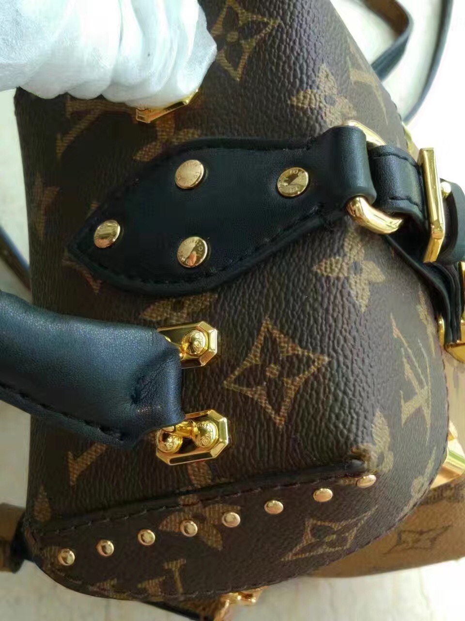 2016秋冬系列時裝秀LV相機包 微信：bao11088