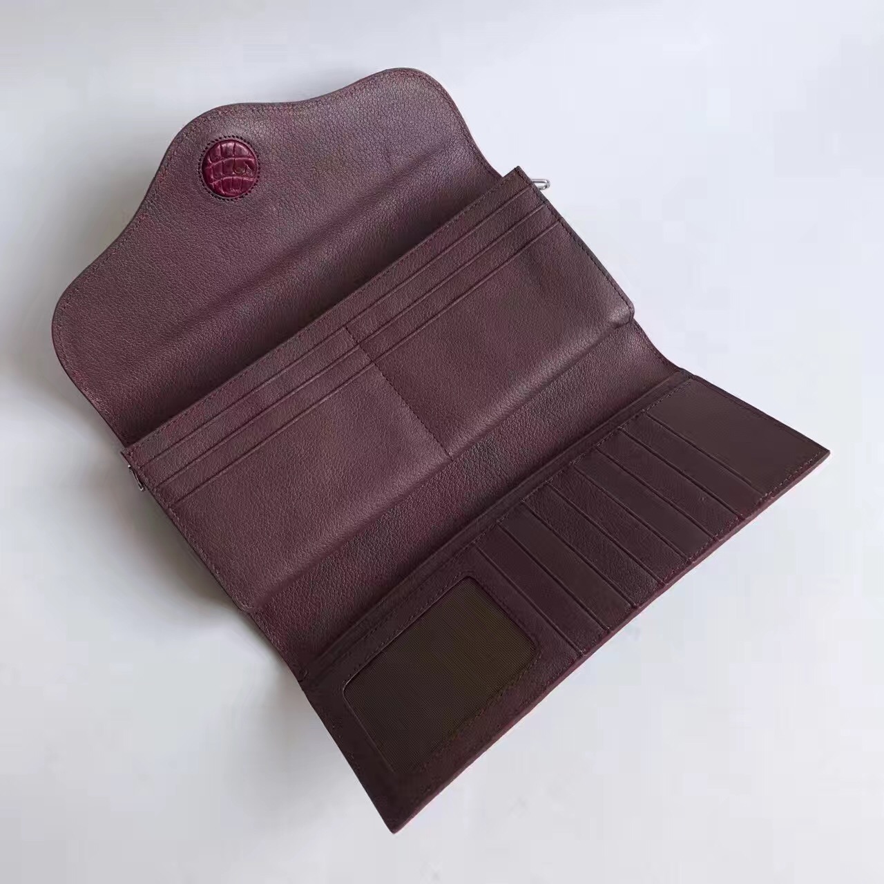 鱷魚(yú)皮三折包