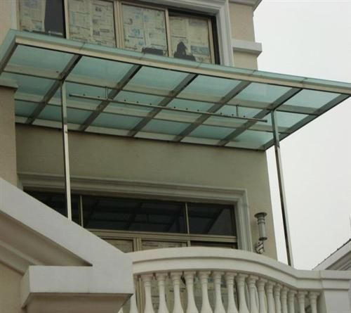 深圳鋼結(jié)構(gòu)玻璃雨篷，鋼結(jié)構(gòu)雨蓬，鋼結(jié)構(gòu)雨棚，鋼結(jié)構(gòu)雨陽(yáng)篷鋼結(jié)構(gòu)陽(yáng)光篷，工程設(shè)計(jì)定制安裝中心